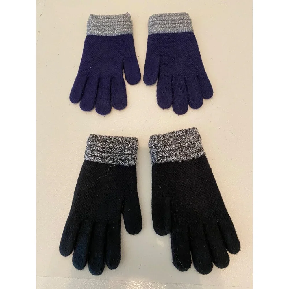 Kids Knit Gloves With Button Accent In Black & Navy